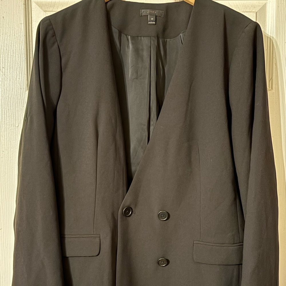 Women’s JCrew blazer/suit jacket. NWOT. Size 20. Black.